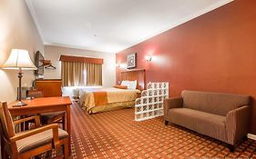 Rodeway Inn & Suites  2*